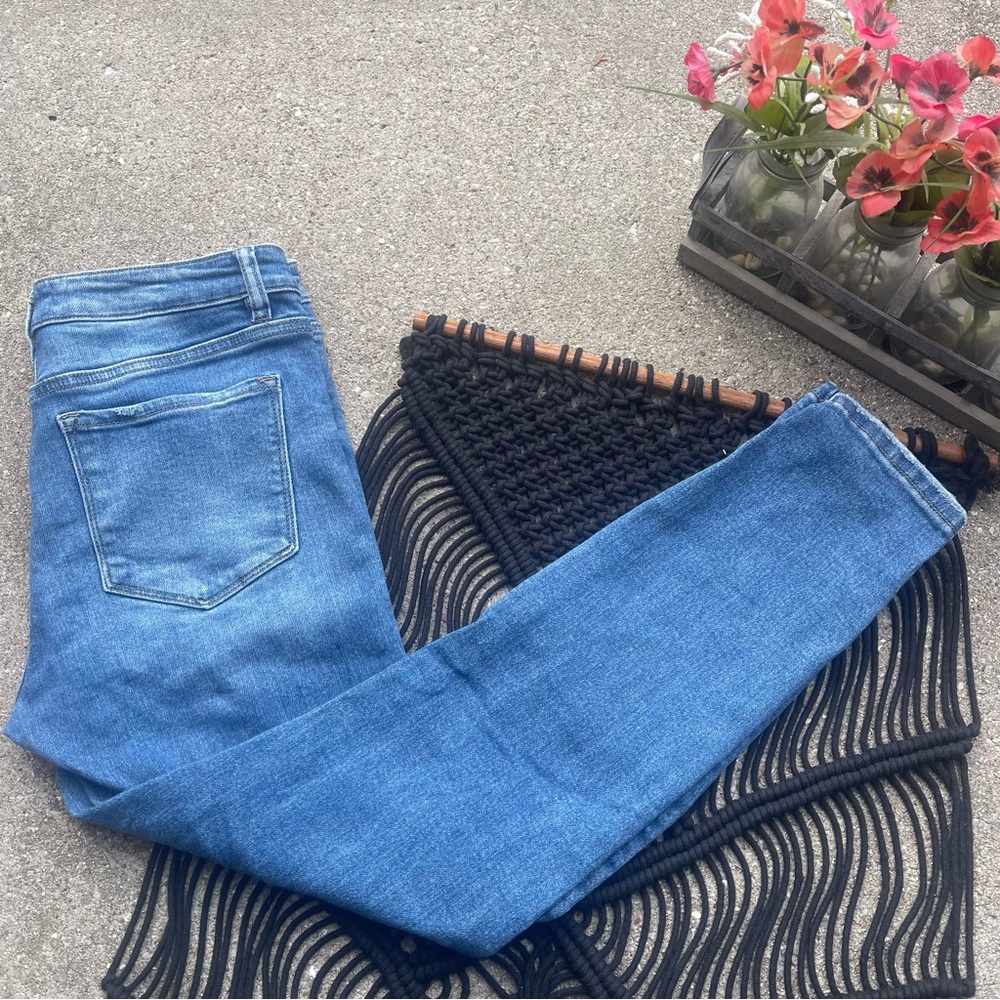 Vervet Distressed Cropped Jeans Size 27
